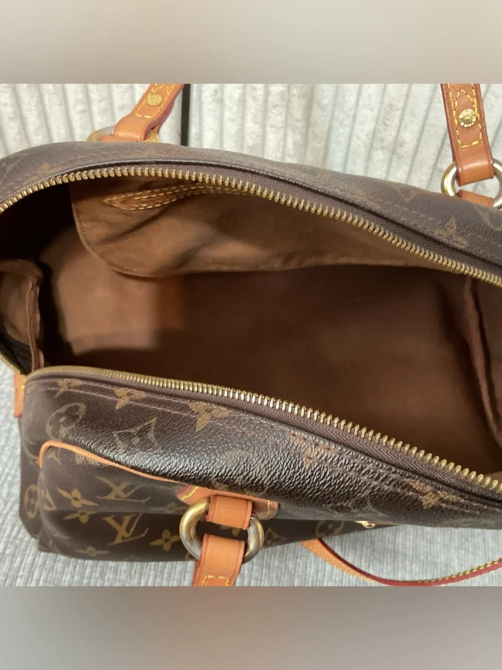 Louis Vuitton Bags - Picture 12 of 14